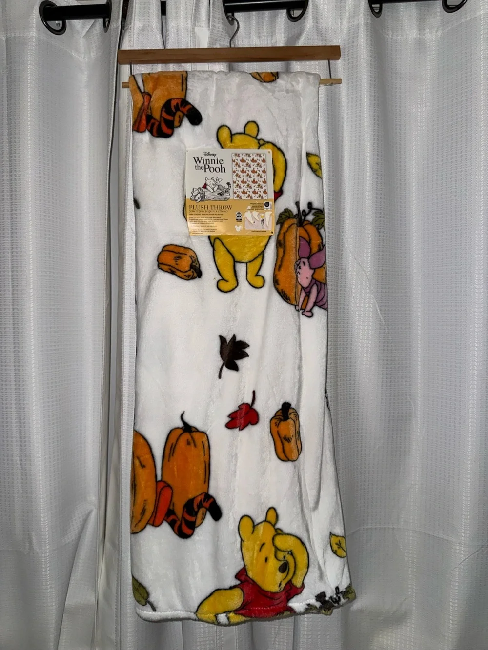 Disney Winnie the Pooh Blanket - White fall plush throw 50”x70” new